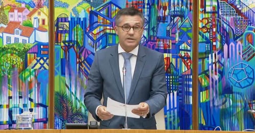 O Parlamento aprovou esta terça-feira um voto de pesar pela morte do escritor Álamo Oliveira, subscrito por todas as bancadas e representações parlamentares.